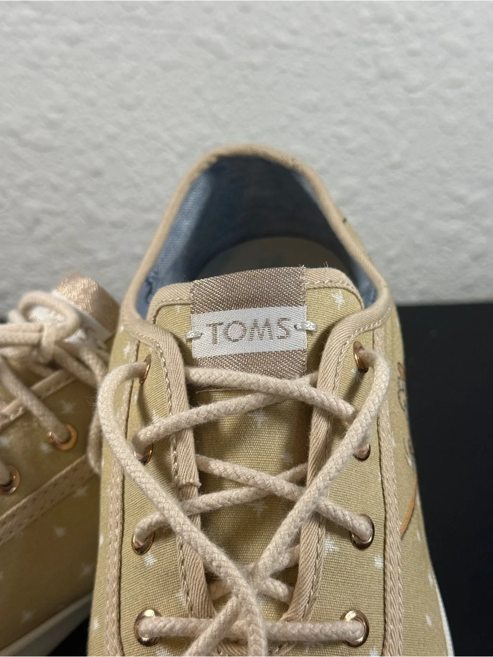 Disney x TOMS Cinderella Gus & Jaq Carmel Sneakers Women’s Size 9